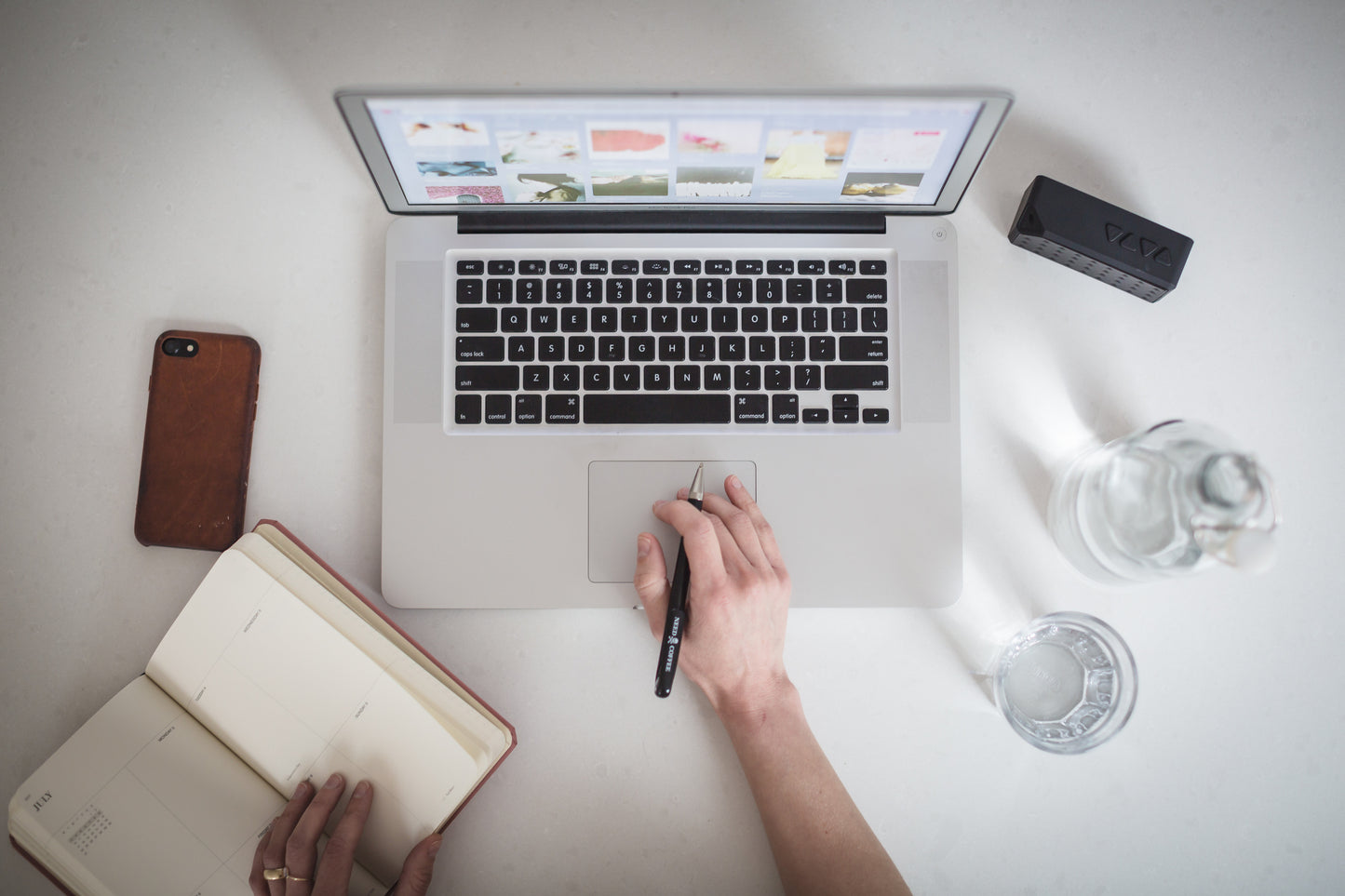 Triple-buffered Decentralized Ergonomic Wooden Computer - Soft white